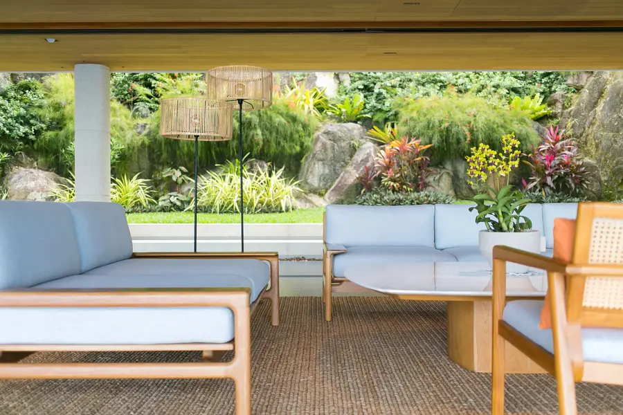 Sofas facing the tropical garden