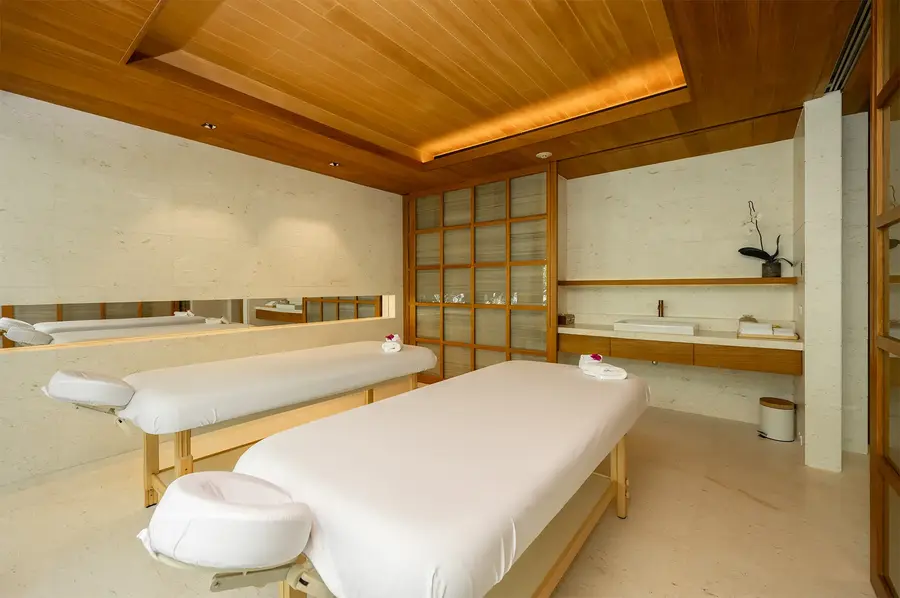 Spa treatment room with 2 massage beds