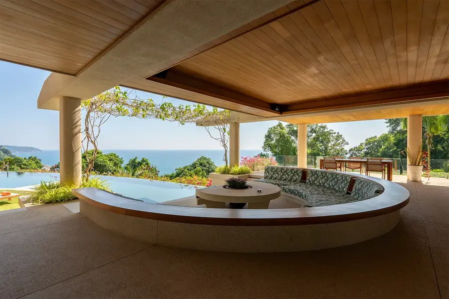 Sunken sala lounge with sea view